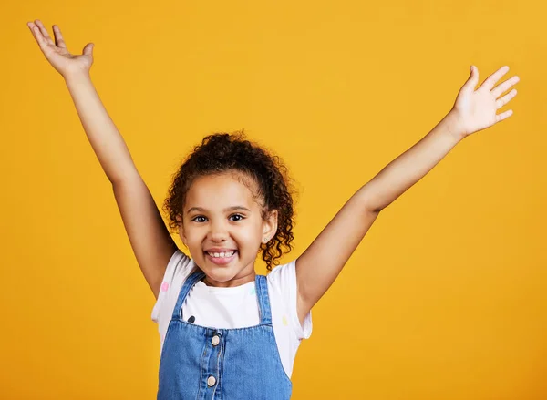 Studio Portrait Mixed Race Girl Showing Surprise Her Hands Raised — Stockfoto