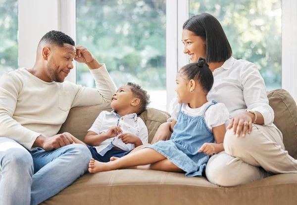 Young Family Happily Bonding Together Sofa Home — Stock Photo, Image