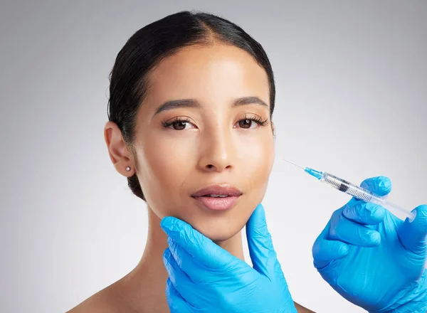 Studio Portrait Gorgeous Mixed Race Woman Getting Botox Filler Hispanic — Stockfoto