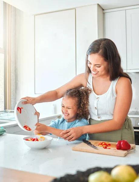 Cheerful Mother Little Daughter Having Fun Cooking Together Kitchen Mom — Stock Fotó