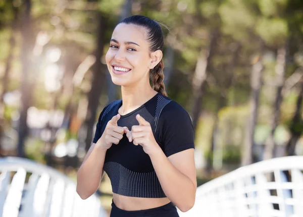 Fitness Woman Smiling Pointing Her Index Fingers Camera While Out — Foto Stock