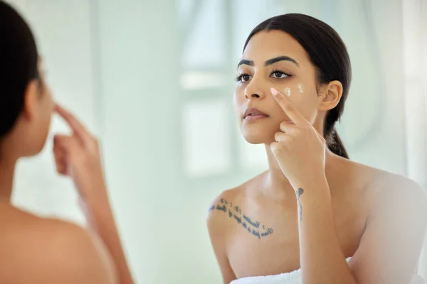 Young Woman Applying Cream Her Face Bathroom Home — Fotografia de Stock