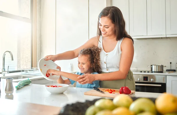 Cheerful Mother Little Daughter Having Fun Cooking Together Kitchen Mom — Stock Fotó