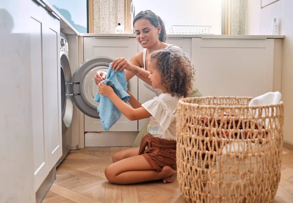 Young Hispanic Mother Her Daughter Sorting Dirty Laundry Washing Machine —  Fotos de Stock