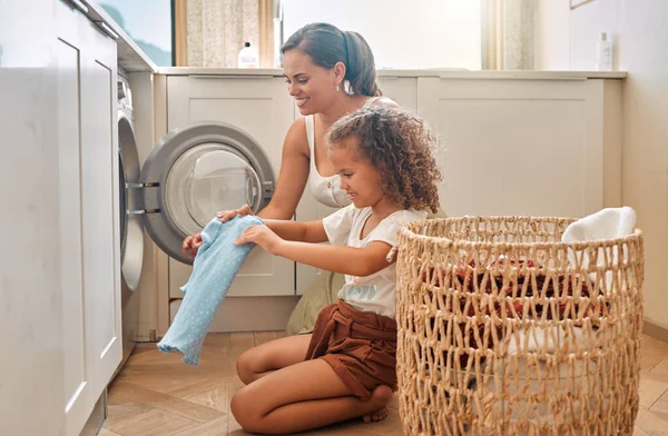 Young Hispanic Mother Her Daughter Sorting Dirty Laundry Washing Machine —  Fotos de Stock