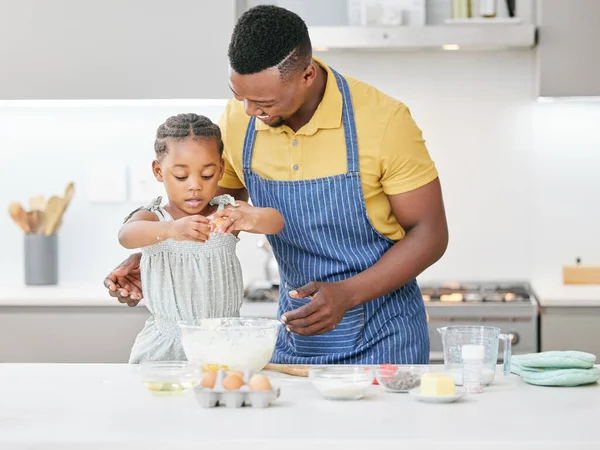 Young Father Bonding His Daughter Helping Her Bake Kitchen Home — Stockfoto