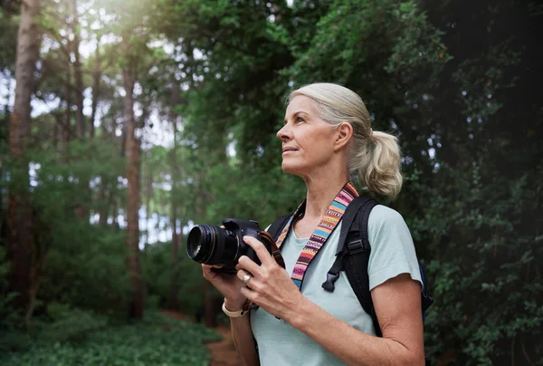 Mature Caucasian Woman Taking Pictures Her Camera While Out Hiking — Stockfoto