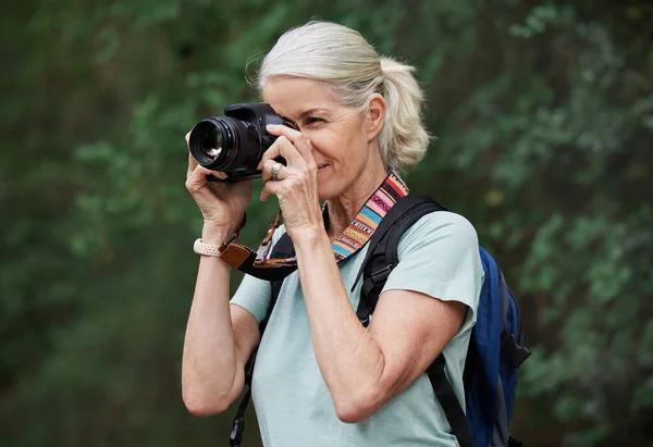 Mature Caucasian Woman Taking Pictures Her Camera While Out Hiking — Stok fotoğraf