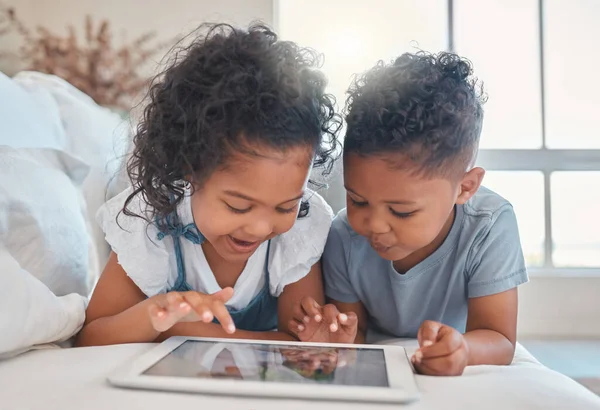 Brother Sister Using Digital Tablet Together Home — Stockfoto