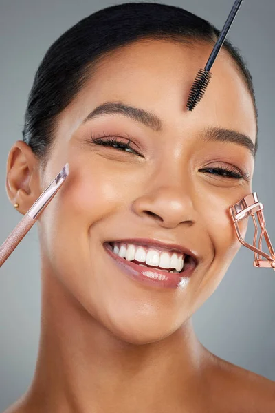 Studio Shot Beautiful Young Woman Posing Make Tools — Stockfoto