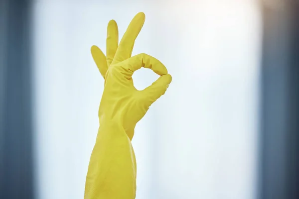 Unrecognizable Showing Okay Gesture While Cleaning Home — Foto Stock
