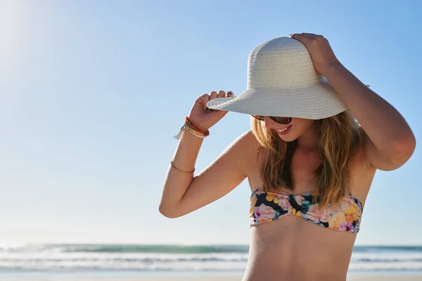 Beautiful Young Woman Spending Time Beach — Zdjęcie stockowe