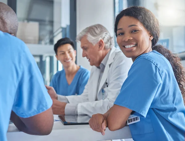 Cropped Portrait Attractive Young Female Nurse Sitting Hospital Boardroom Meeting — 图库照片