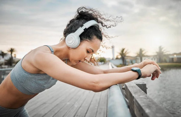 Attractive Young Female Athlete Taking Break Her Morning Run — Stock fotografie