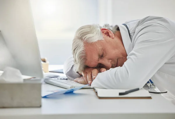 Mature Doctor Sleeping His Desk Work — ストック写真