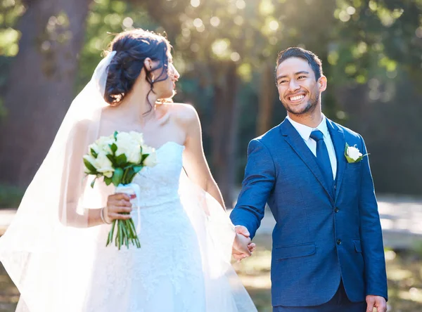 Happy Newlywed Couple Looking Each Other While Holding Hands Walking —  Fotos de Stock