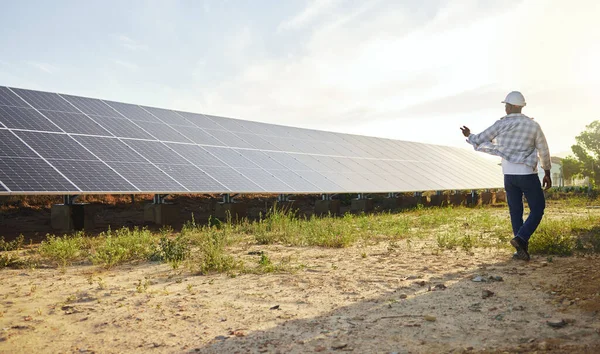 Young Man Standing Next Solar Panel Farm — Fotografia de Stock
