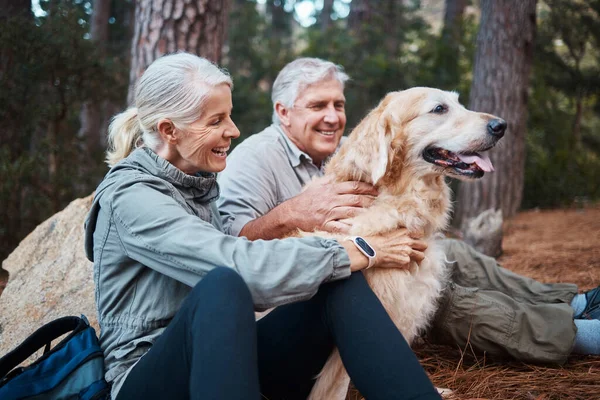 Senior Couple Out Hiking Dog — Fotografia de Stock
