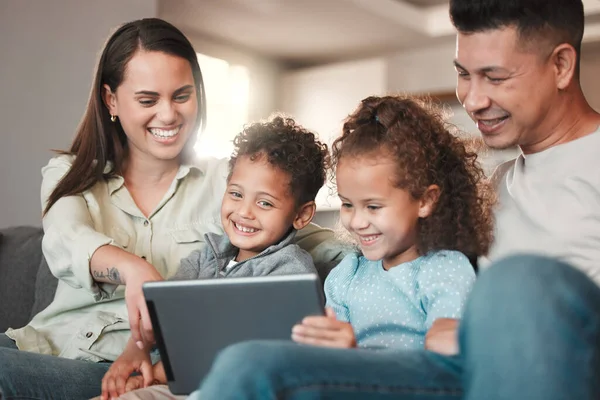 Young Family Using Digital Tablet Together Home — Foto Stock