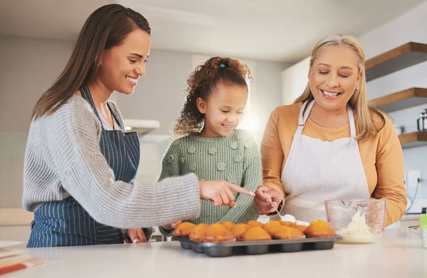 Little Girl Baking Her Mother Grandmother Home — Foto Stock