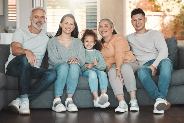 Family Spending Time Together Home — Foto de Stock