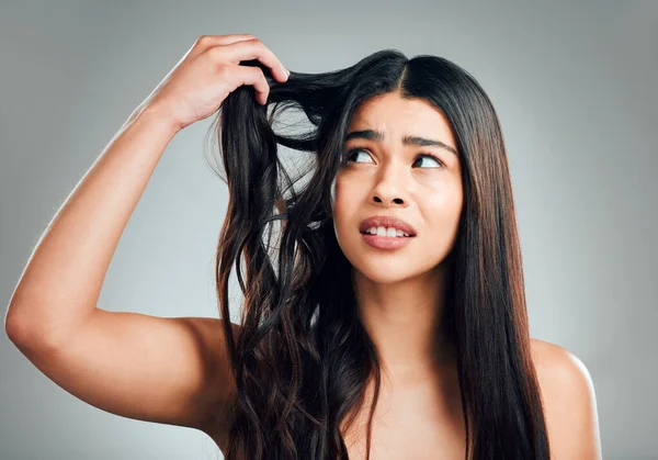 Studio Shot Young Woman Looking Unhappy Her Hair — Φωτογραφία Αρχείου