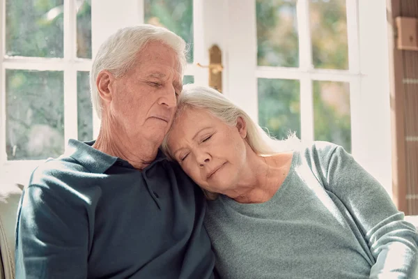 Affectionate Senior Couple Sitting Living Room Home — Fotografia de Stock