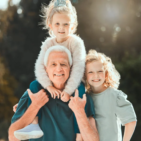 Senior Man Spending Time His Grandchildren — Stock fotografie