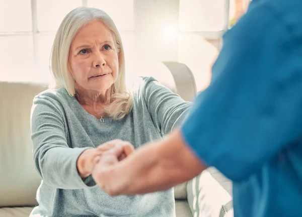 Young Nurse Helping Her Elderly Female Patient Stand — Stok fotoğraf