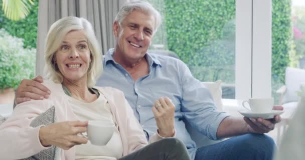 Video Footage Mature Couple Enjoying Some Tea While Talking Friend — стоковое видео