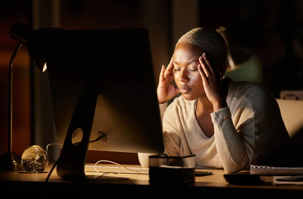 Young Businesswoman Looking Stressed Out While Working Computer Office Night — Foto Stock