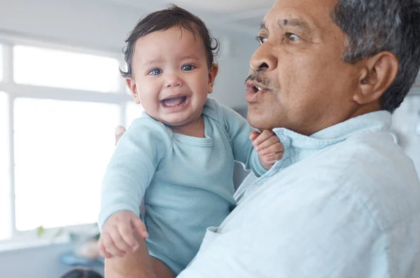 Mature Man Holding His Crying Grandchild Home — Φωτογραφία Αρχείου