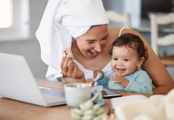 Woman Eating Rusks While Working Her Laptop Holding Her Baby — Stock Photo, Image