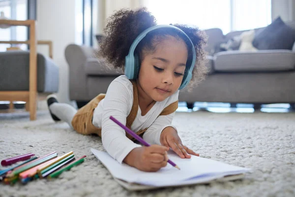 Little Girl Drawing While Listening Music Psychologists Office — Foto de Stock