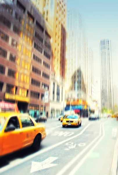 Busy Scene Cars Taxis Driving Traveling Blurred Motion City Commuting — Zdjęcie stockowe