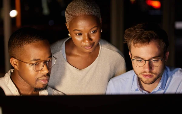 Group Businesspeople Working Together Computer Office Night — стоковое фото