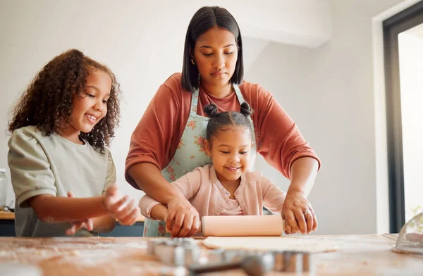 Γυναίκες Μόνο Ευτυχισμένη Οικογένεια Τριών Ατόμων Που Μαγειρεύουν Μια Ακατάστατη — Φωτογραφία Αρχείου