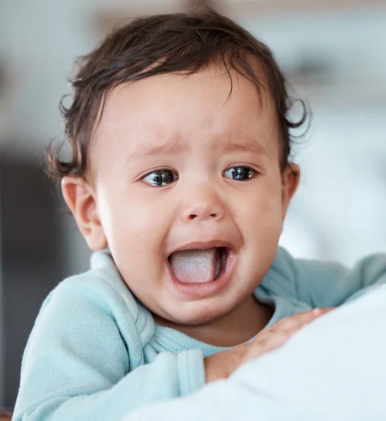 Unrecognizable Man Holding His Crying Grandchild Home — Stock Photo, Image