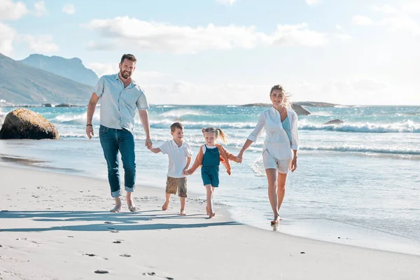 Portrait Happy Caucasian Family Four Vacation Sea Children Enjoying Getaway — Stok fotoğraf