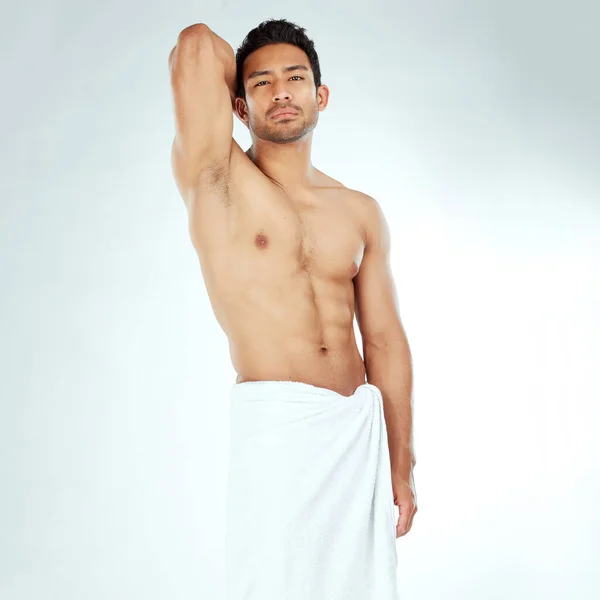Handsome Young Man Posing Towel Studio Background — Photo