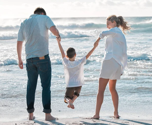 Cheerful Caucasian Family Walking Beach Happy Family Tone Child Only — Stock fotografie