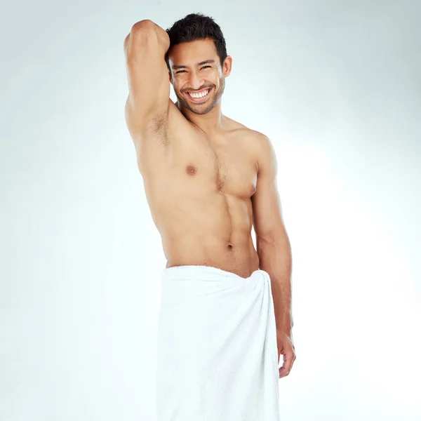 Handsome Young Man Posing Towel Studio Background — Φωτογραφία Αρχείου