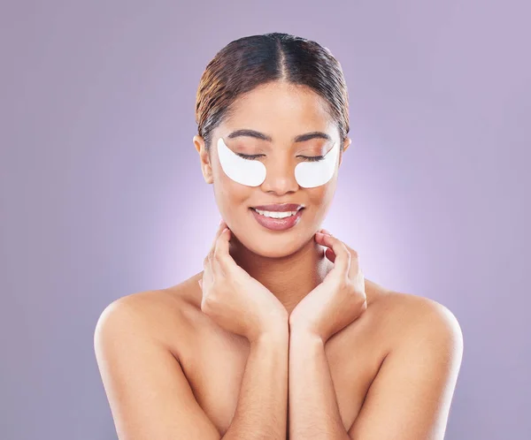 Puffy Eyes Who Young Woman Using Eye Masks Pink Background — Stok Foto