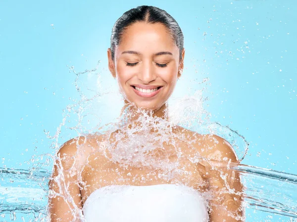 Always Practice Good Hygiene Studio Shot Clean Water Splashing Woman — ストック写真