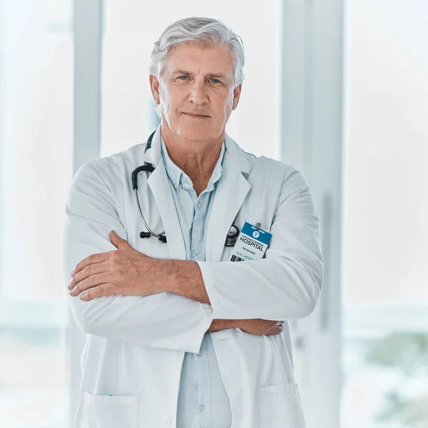 His Years Experience Counts His Favour Portrait Mature Doctor Standing — Foto de Stock