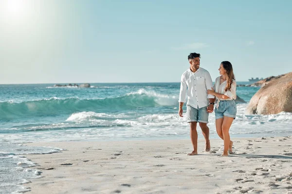 Ein Junges Paar Verbringt Zeit Zusammen Strand — Stockfoto