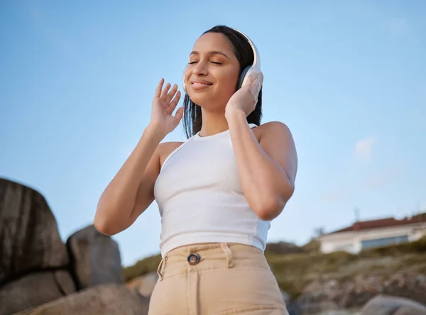 Woman Wearing Headphones Listening Music While Beach — 图库照片