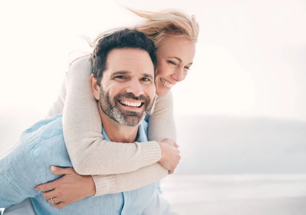 Theres Never Dull Moment Her Mature Couple Spending Day Beach — Φωτογραφία Αρχείου