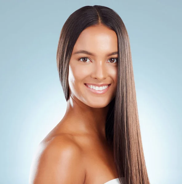 Portrait Hispanic Brunette Woman Long Lush Beautiful Hair Smiling Posing — Stockfoto