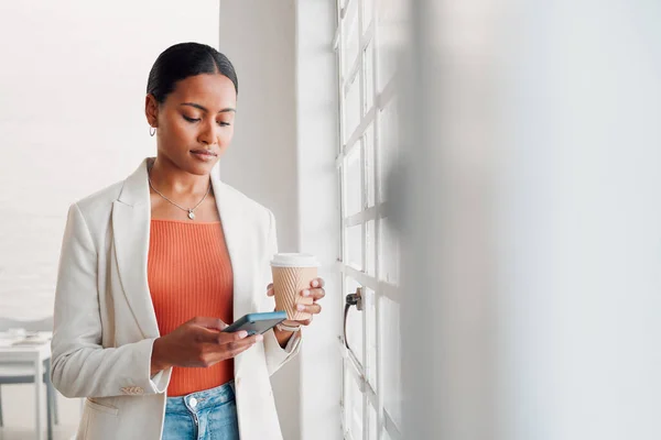 Young Mixed Race Businesswoman Using Her Phone While Drinking Coffee — 스톡 사진